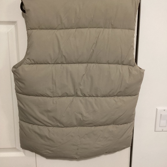 Gap Puffer Vest - Picture 2 of 6